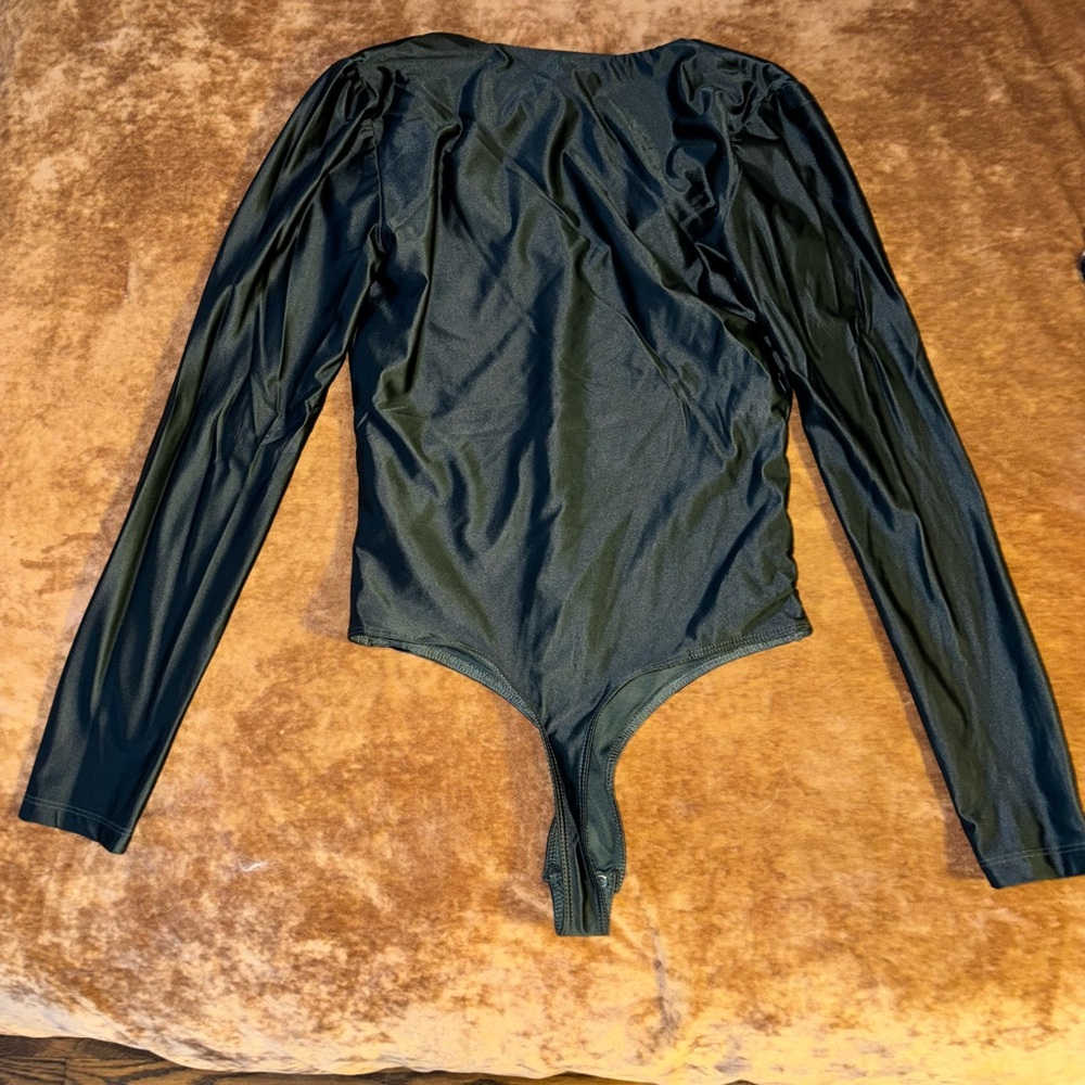 HOUSE OF HARLOW 1960 V Neck Bodysuit - Picture 4 of 10